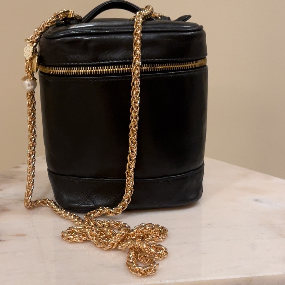 CHANEL COCO MARK MATTELLASSE LEATHER VANITY BAG TO CROSS BODY - Picture 4 of 16